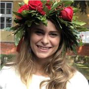 Laureata in Scienze Linguistiche per le Relazioni Internazionali impartisce lezioni di inglese